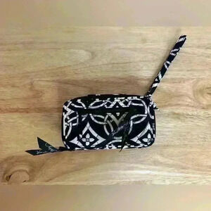 Vera Bradley Black and‎ White Geometric Design Stylish Wristlet Wallet